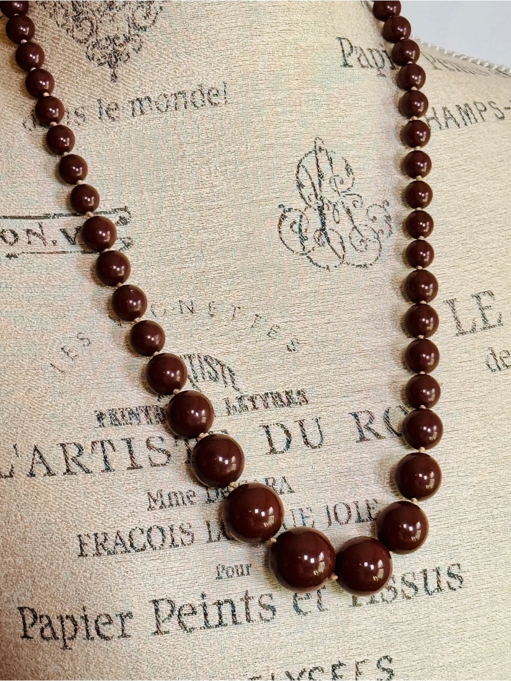 Vintage Brown Glossy Bead Necklace - Vintage